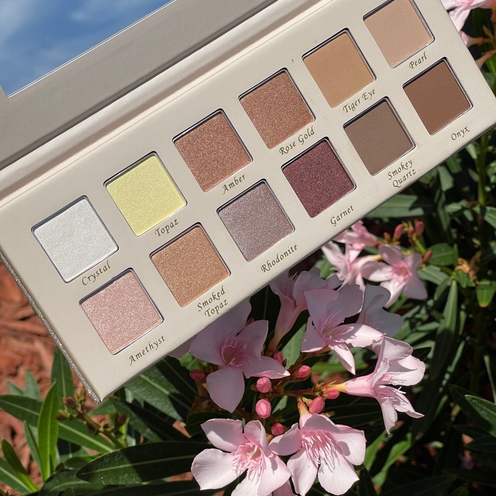 MELLOW Cosmetics Treasure Chest Eyeshadow Palette - Picture 9 of 9